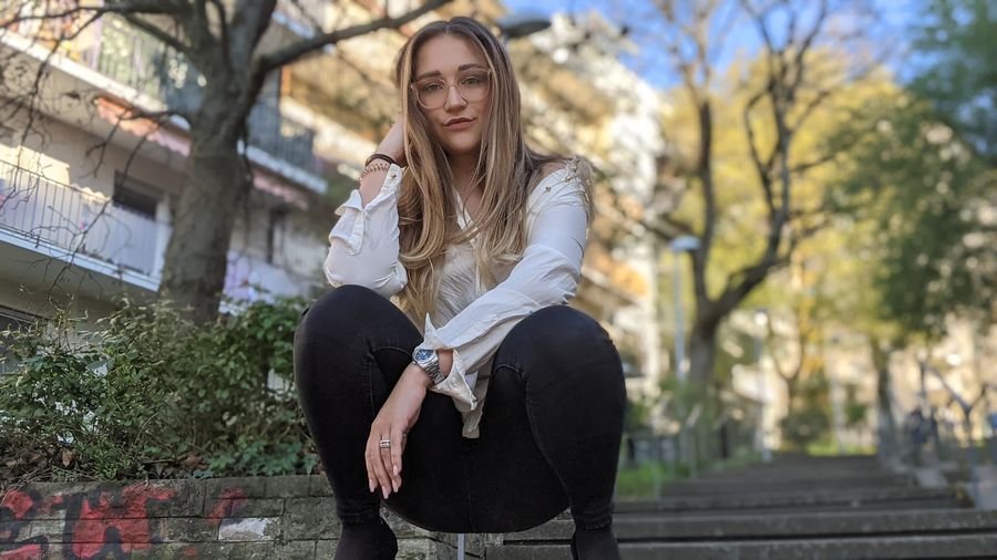 Porträtshooting auf einer Treppe in Stuttgart